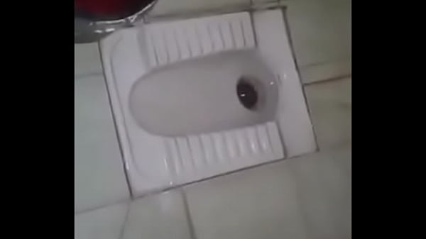 Desi Pasangan Lagi Crot Di Toilet, Ngerok Dan Basah Kuyup