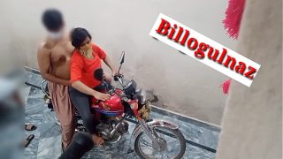 Ibu Mertua Digoyang Teman Di Atas Motor, Suara Hindi Bikin Makin Panas