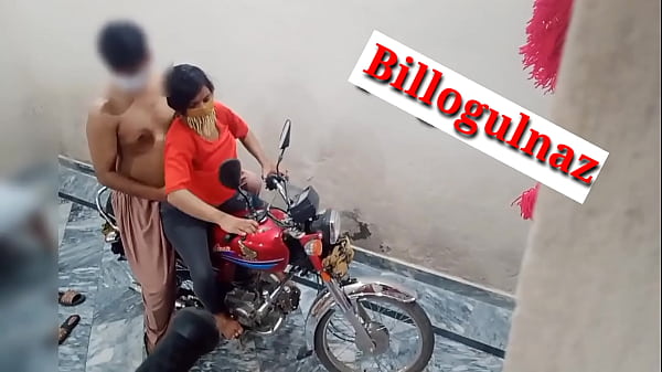 Ibu Mertua Digoyang Teman Di Atas Motor, Suara Hindi Bikin Makin Panas