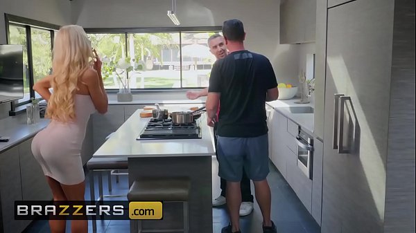 Istri Tetangga Nge-bantu Suami Orang – (courtney Taylor, Keiran Lee) – Tangan Courtney Bikin Merem Melek – Brazzers