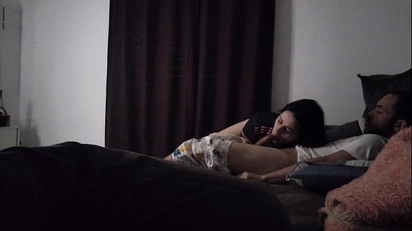 Tia Gatel Sengaja Atur Posisi Biar Bisa Rebahan Di Sofa Bareng Ponakan, Saling Merapat.