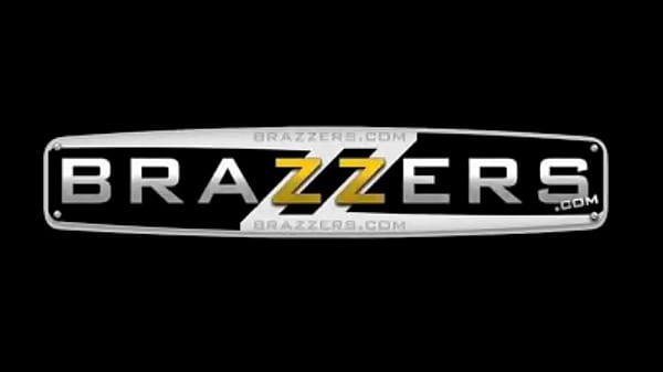 Brazzers, Bintang Porno, Tontonan Montok Dengan Susu Gede Yang Bikin Ngiler!