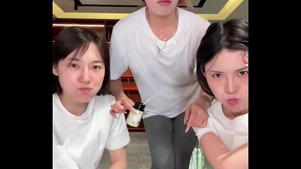 Cái Thằng Lùn ở Trung Quốc Làm đủ Trò Dâm Dục Chẳng Ai Bằng