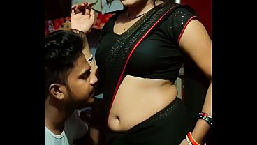 Desi Bhabhi Saree Navel Basah, Bibir Merah Ngajak Main