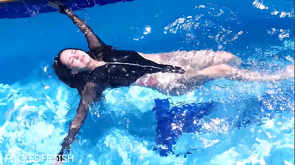 Jessica Bunny Basah Kuyup Badan Kencang Di Kolam