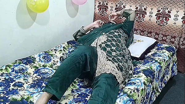 Seorang Istri India Memanggil Bocah Muda, Lalu Mereka Bercinta Kasar Dengan Suara Hindi Yang Bikin Panas.