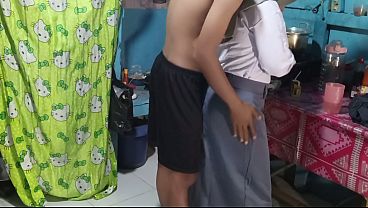 Ngentot Adik Ipar Di Dapur, Pas Siap-siap Berangkat Sekolah