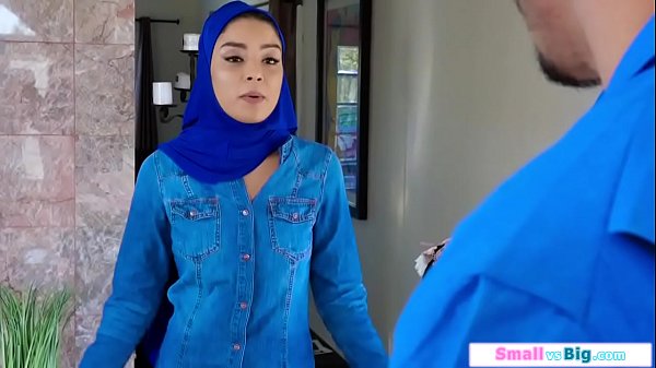 Gadis Arab Belia Digenjot Dua Pria Kekar