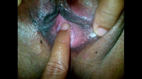 Mami Indonesia Montok, Memek Basah Kencang, Jari Empat Masuk, Digenjot Keras Sampai Meraung.