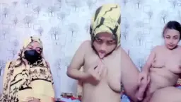 Jilbab Kuning Bikin Heboh, Pamer Tubuh Bugil Bikin Ngilu