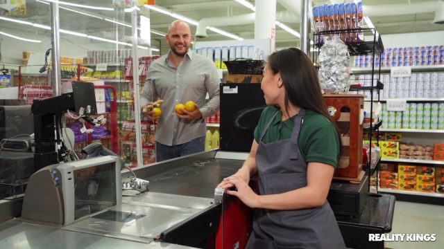 Tonton Kimmy Kimm Ngewe Liar Di Supermarket – Bikin Malu Tapi Hot Banget!