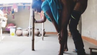 Video Ngentot Lokal Suami Istri Berdiri, Crot Di Lantai