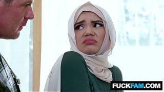 Wtf, Si Hijabi Imut Pertama Kali Digarap Tukang Ledeng Naudi Nala Dan Jason Sarcinelli