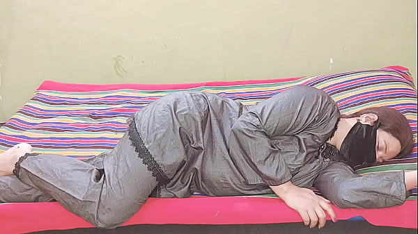 Bhabhi Pakistan Digebug Keras Kencang Gaya Doggy Dengan Suara Desi Hindi