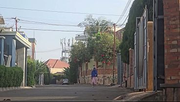 Astaga Mama Arab Ngoceh Memek Di Luar Rumah Deket Jalan Raya