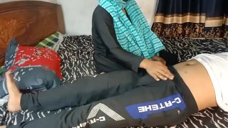 Aku Ngentot Teman Anak Tiriku Yang Lebih Tua, Yang Juga Satu Sekolah Dengan Anak Tiriku.
