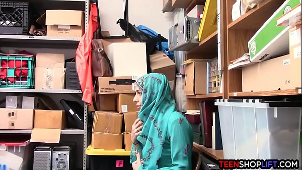 Remaja Arab Ketahuan Nyuri, Malah Digebukin Ama Satpam Sampe Crot