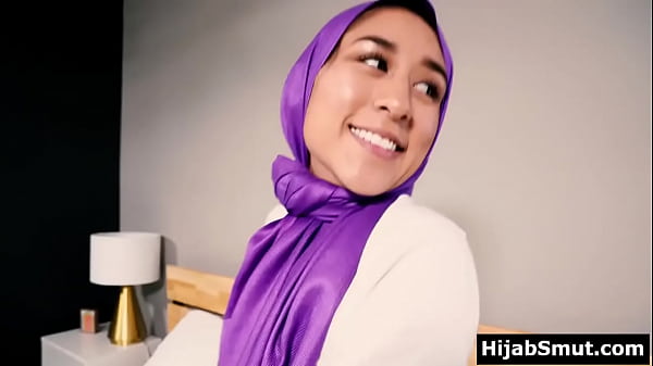 Gadis Arab Berhijab Mainin Kontol Tanpa Izin Ortu